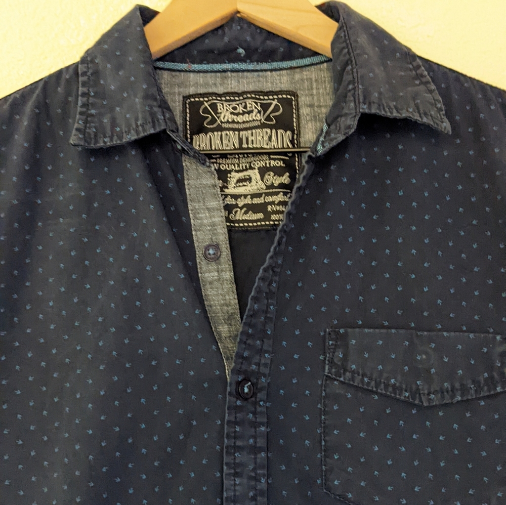 Broken Threads Mini Arrow Button-Up Short Sleeve … - image 2